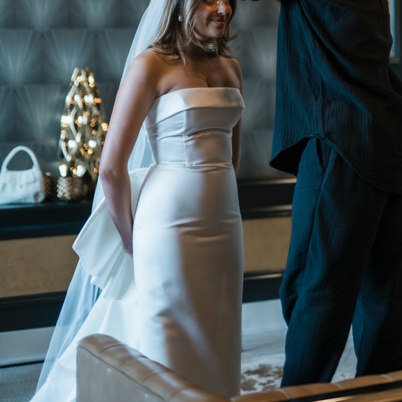 Wedding Dress WTOO Dee Dress with Bow, worn once will dry clean, purchased for - Picture 1 of 7